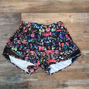 Lululemon Hotty Hot High-Rise Lined Shorts 2.5”.